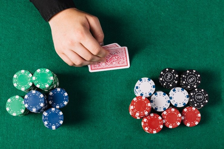 Bagan tingkat loyalitas okejudi menampilkan manfaat progresif dari Member hingga Diamond